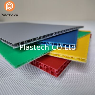 Panneau de protection de sol en plastique de 5 mm 	Feutre de sol à bulles Dos PP Polypropylène Panneau nid d'abeille Protection temporaire de sol